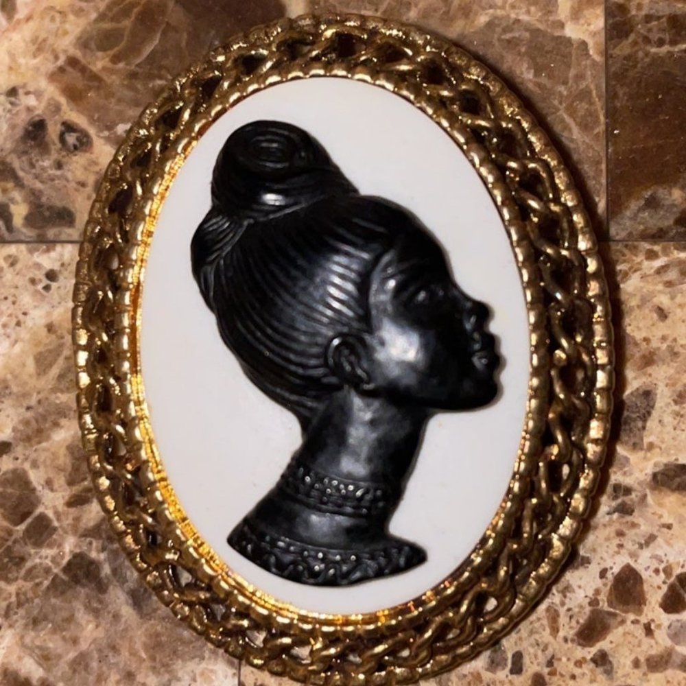 Vintage Coreen Simpson Black Cameo Brooch Pendant